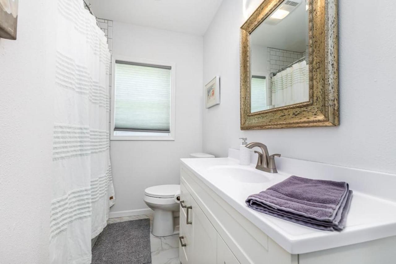 Annies On Adair - No Step Entry Holiday home Dubuque